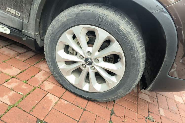 Used Kia Sorento 2013 2.4L 5-Seater Gasoline Supreme Edition Right Front Wheel Hub