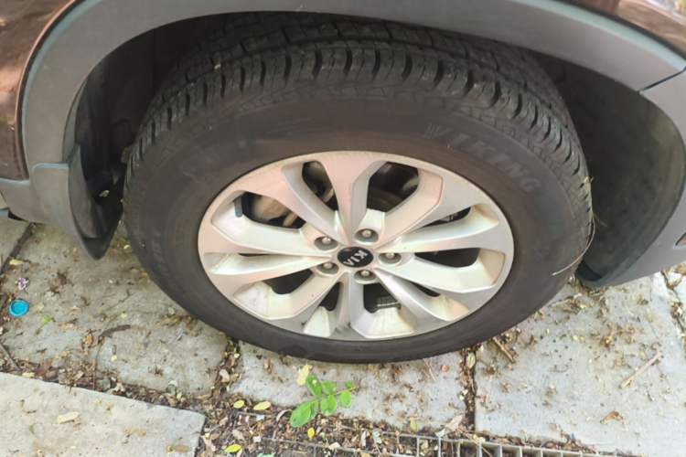 Used Kia Sorento 2013 2.4L 7-Seater Gasoline Supreme Edition China IV Standard Right Front Wheel Hub