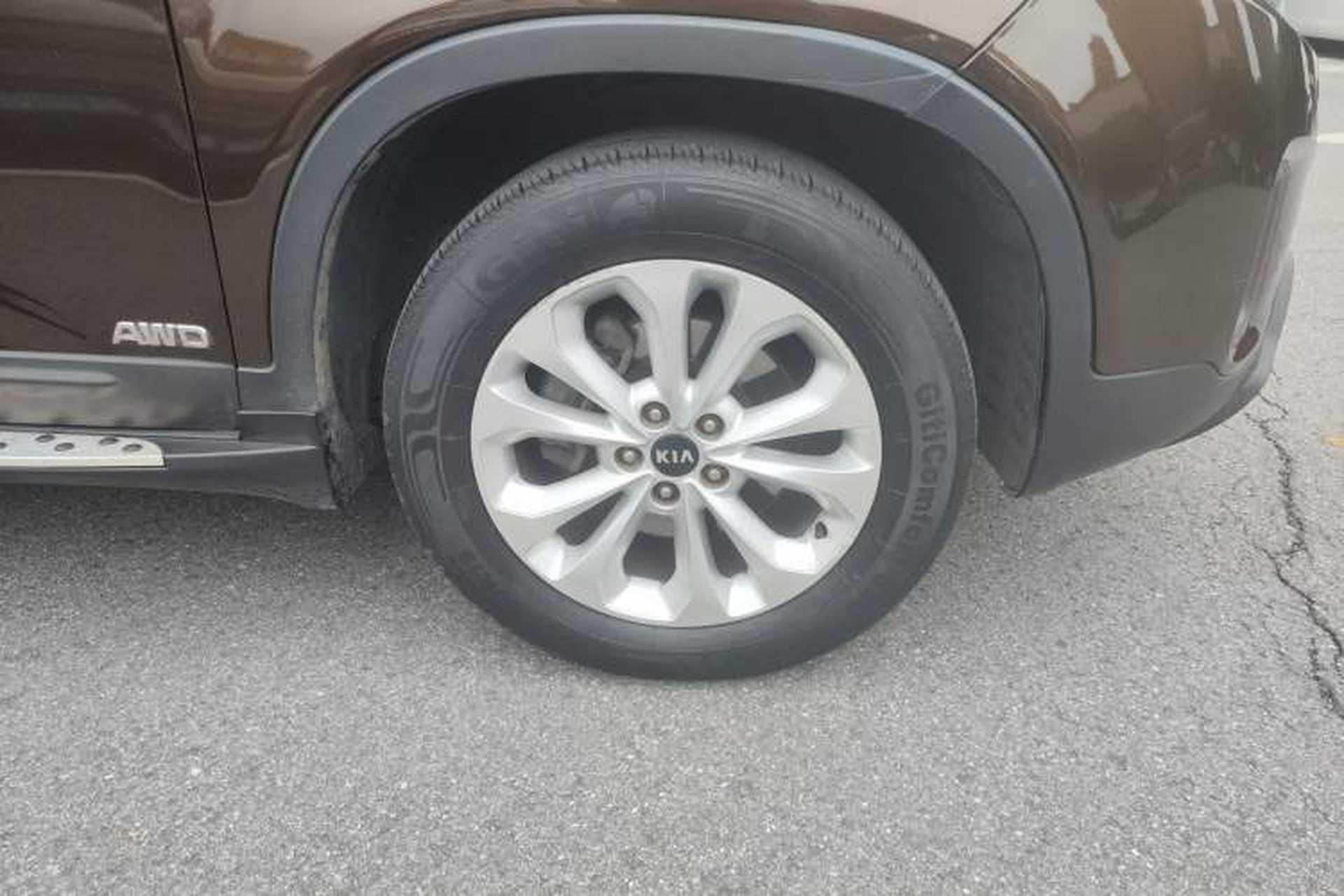 Used Kia Sorento 2013 2.4L 7-seat Gasoline Luxury Edition Right Front Wheel Hub