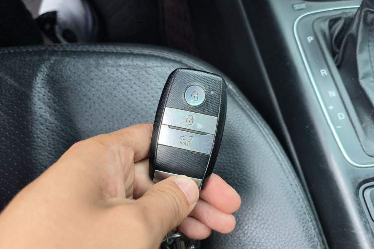 Used Kia Sorento 2013 2.4L 5-Seater Gasoline Supreme Edition Vehicle Key
