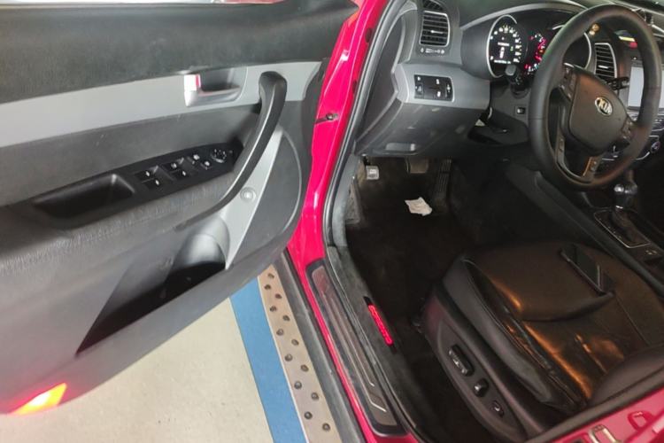 Used Kia Sorento 2013 2.4L 5-seat Gasoline Luxury Edition Driver Seat