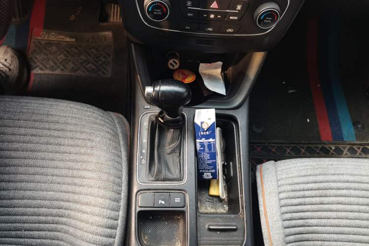 Used Kia Sorento 2013 2.4L 7-Seater Gasoline Comfort Version China IV Standard Gear Lever
