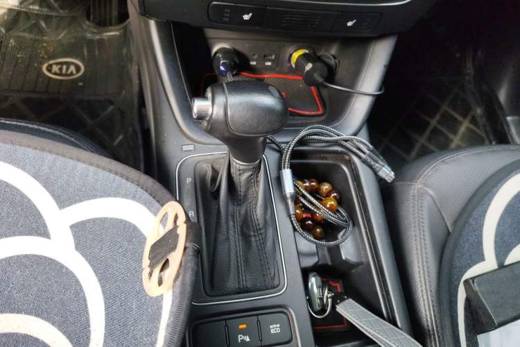 Used Kia Sorento 2013 2.4L 7-seat Gasoline Luxury Edition Gear Lever