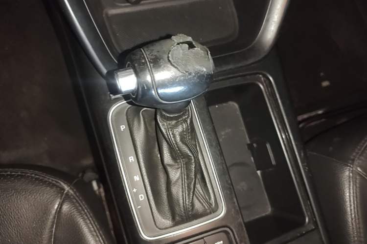 Used Kia Sorento 2013 2.4L 5-seat Gasoline Luxury Edition Gear Lever