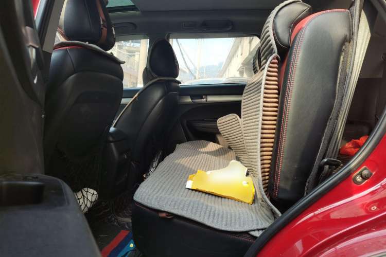 Used Kia Sorento 2013 2.4L 7-Seater Gasoline Comfort Version China IV Standard Left Rear Seat