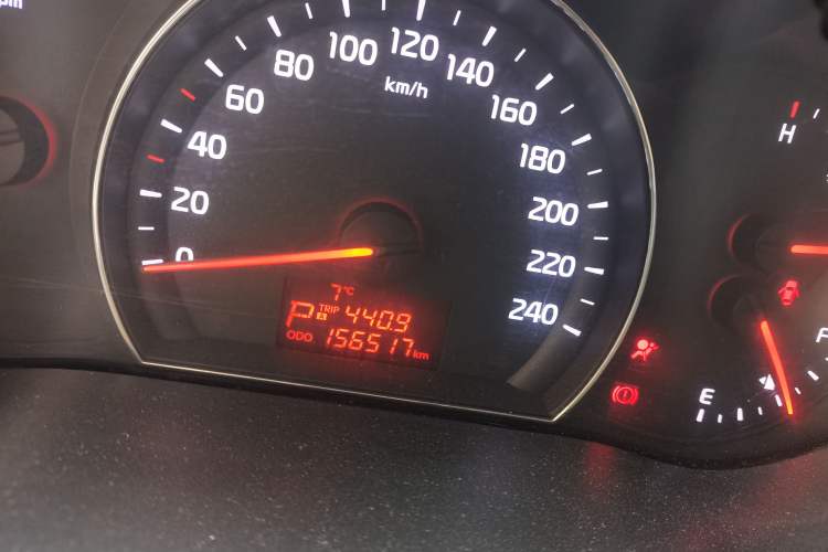 Used Kia Sorento 2013 2.4L 7-Seater Gasoline Comfort Version China IV Standard Odometer Close Up