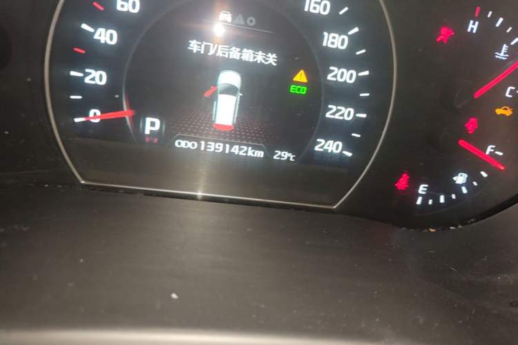 Used Kia Sorento 2013 2.4L 5-seat Gasoline Luxury Edition Odometer Close Up