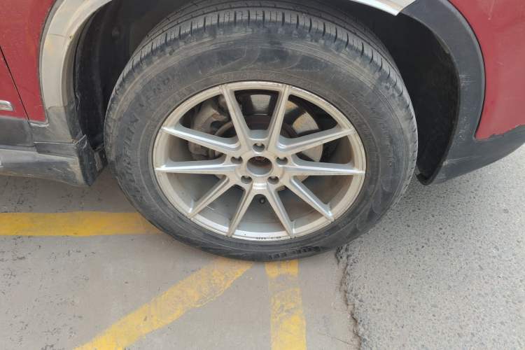 Used Kia Sorento 2013 2.4L 7-Seater Gasoline Comfort Version China IV Standard Right Front Wheel Hub