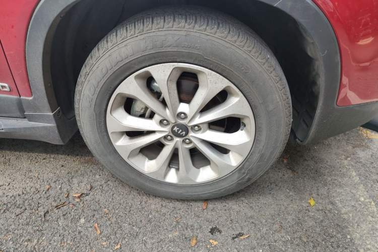 Used Kia Sorento 2013 2.4L 7-seat Gasoline Luxury Edition Right Front Wheel Hub