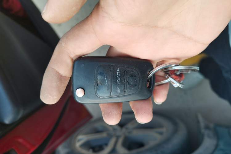 Used Kia Sorento 2013 2.4L 7-Seater Gasoline Comfort Version China IV Standard Vehicle Key