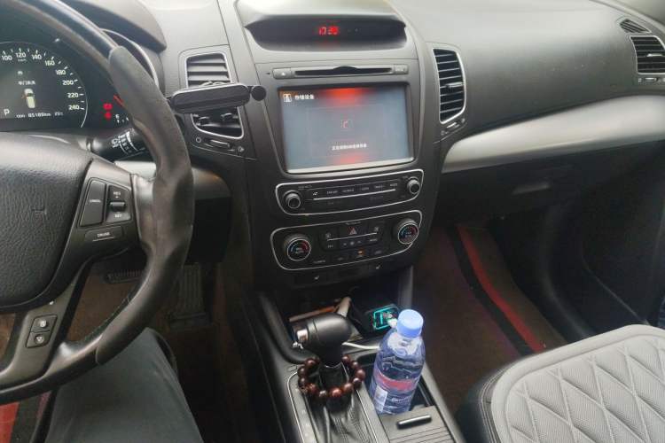 Used Kia Sorento 2013 2.4L 7-Seater Gasoline Luxury Version China IV Standard Audio And AC Panel
