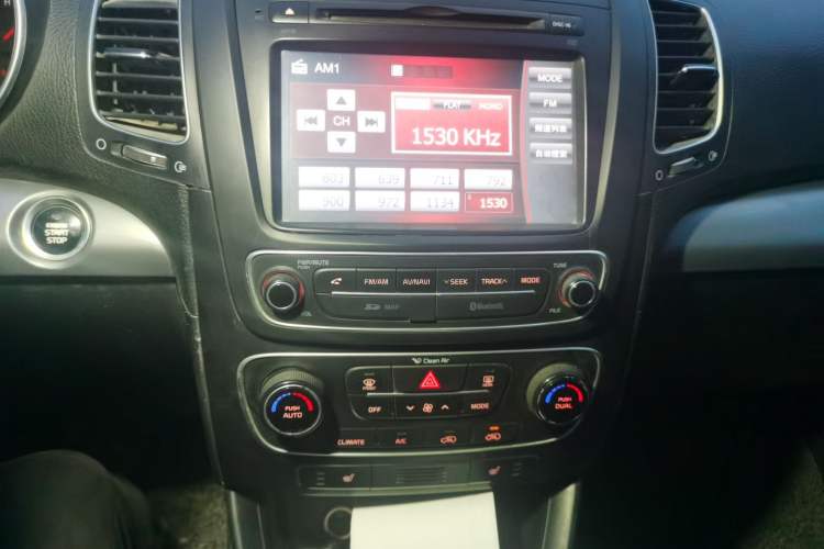 Used Kia Sorento 2013 2.2T 7-seat Diesel Luxury Edition Audio And AC Panel