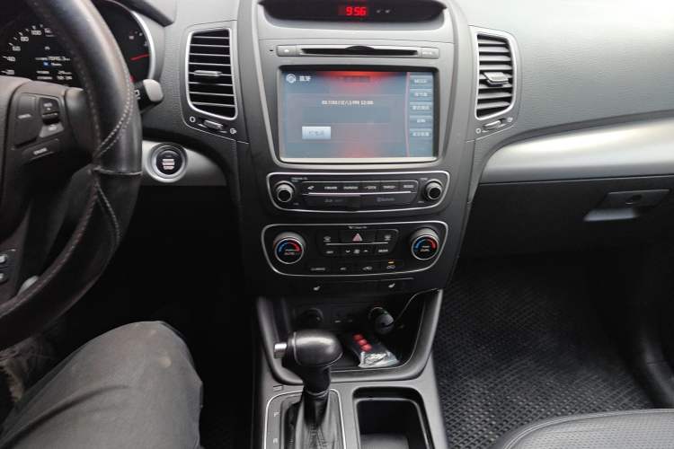 Used Kia Sorento 2013 2.4L 5-seat Gasoline Luxury Edition Audio And AC Panel