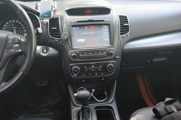 Used Kia Sorento 2013 2.2T 7-seat Diesel Comfort Edition Audio And AC Panel
