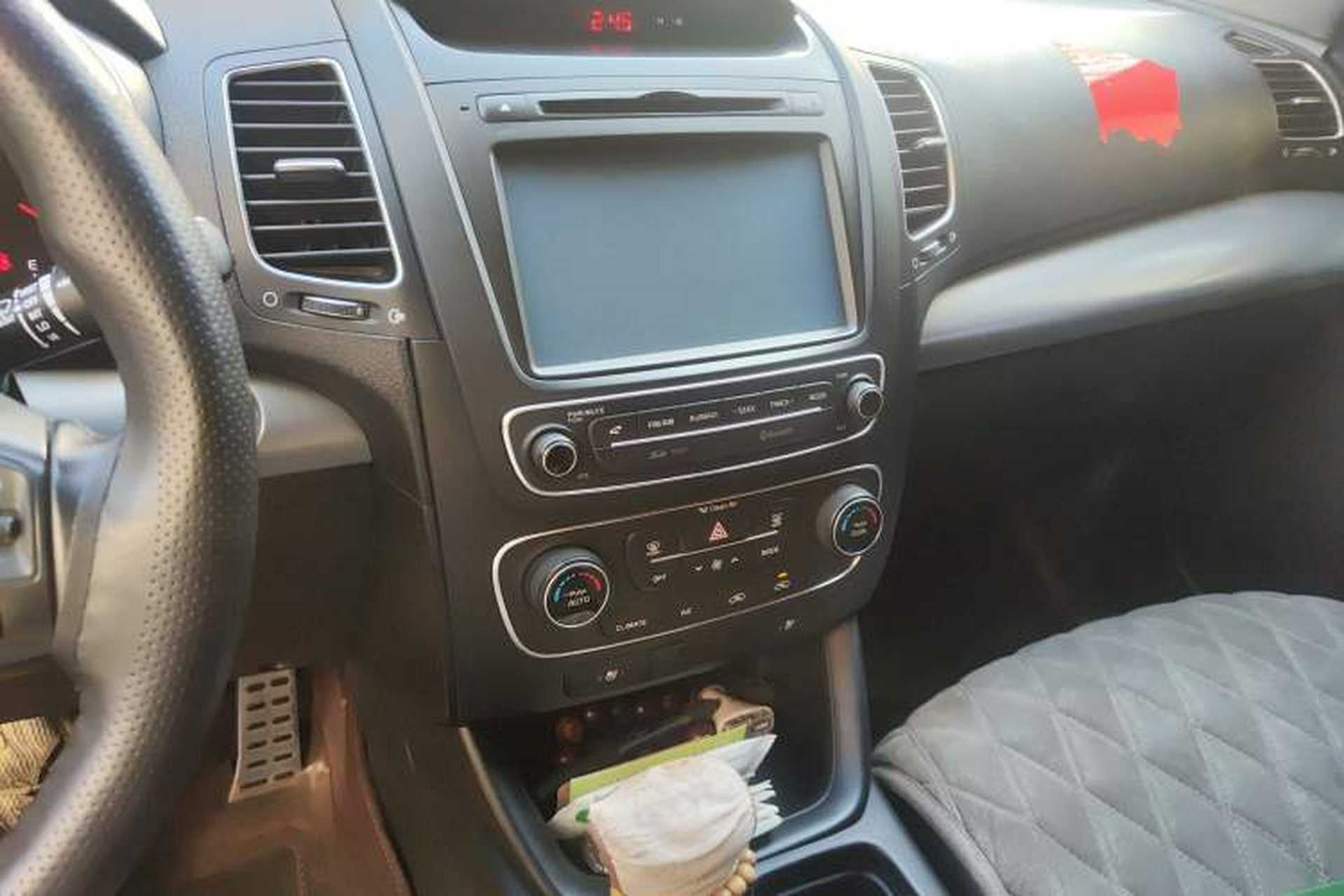 Used Kia Sorento 2013 2.2T 7-Seater Diesel Supreme Edition Audio And AC Panel