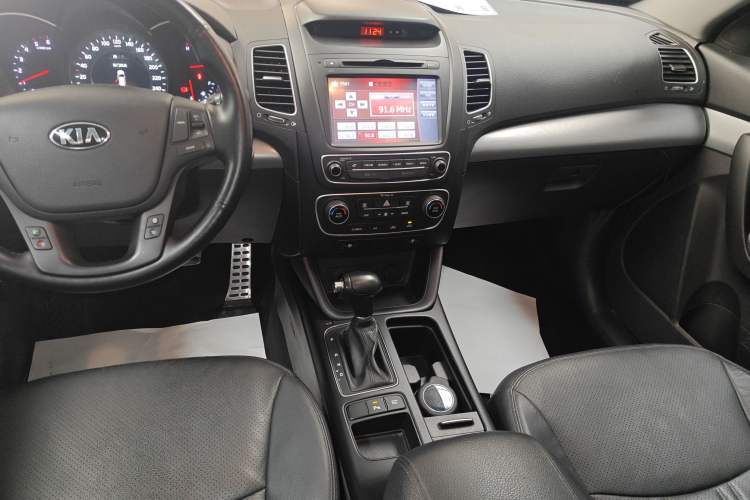 Used Kia Sorento 2013 2.2T 5-Seater Diesel Supreme Edition Audio And AC Panel
