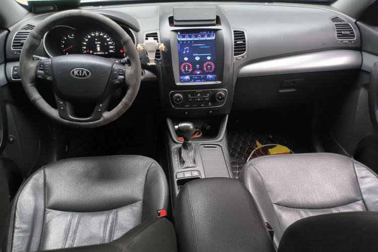 Used Kia Sorento 2013 2.2T 7-seat Diesel Luxury Edition Center Console