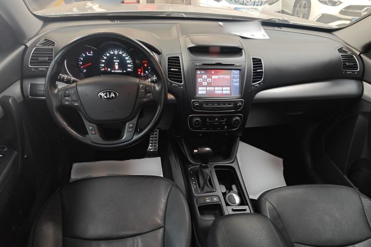 Used Kia Sorento 2013 2.2T 5-Seater Diesel Supreme Edition Center Console