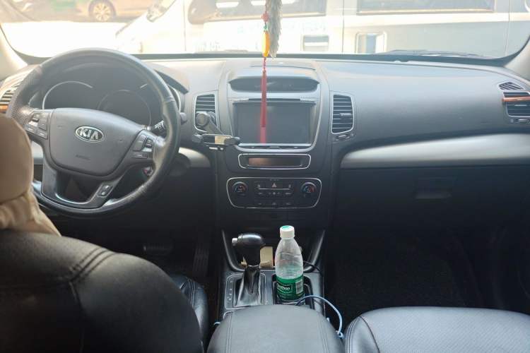 Used Kia Sorento 2013 2.4L 5-Seater Gasoline Comfort Version China IV Standard Center Console