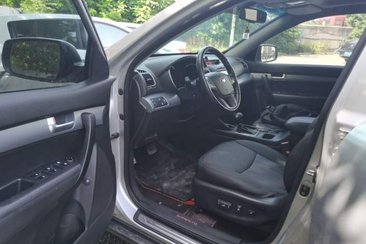 Used Kia Sorento 2013 2.2T 7-seat Diesel Comfort Edition Driver Seat