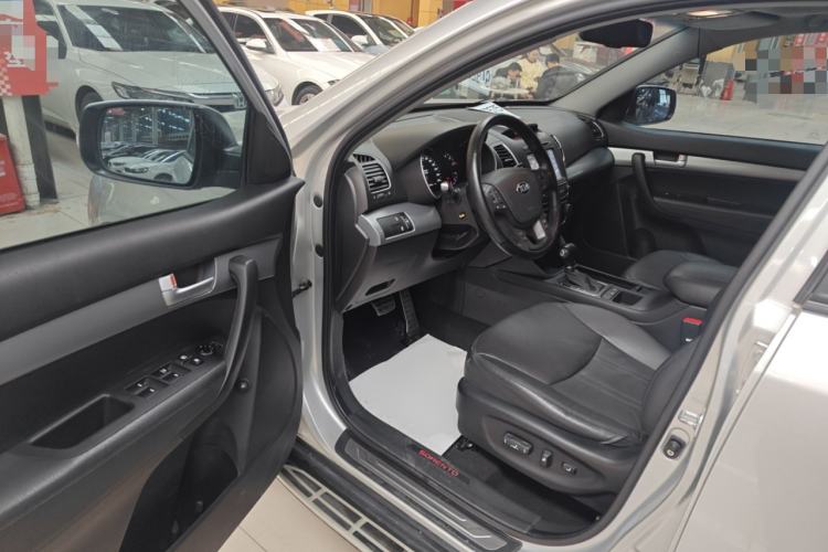 Used Kia Sorento 2013 2.2T 5-Seater Diesel Supreme Edition Driver Seat