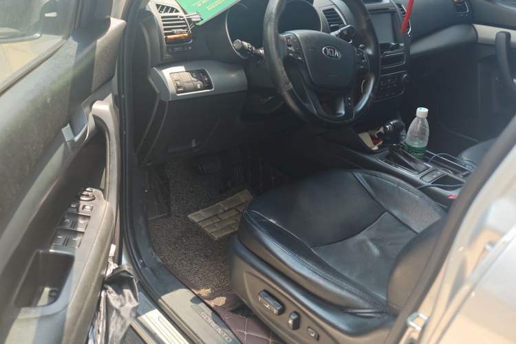 Used Kia Sorento 2013 2.4L 5-Seater Gasoline Comfort Version China IV Standard Driver Seat