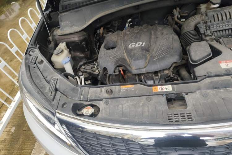 Used Kia Sorento 2013 2.4L 7-Seater Gasoline Luxury Version China IV Standard Engine Bay Right