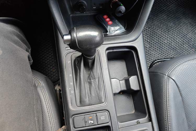 Used Kia Sorento 2013 2.4L 5-seat Gasoline Luxury Edition Gear Lever