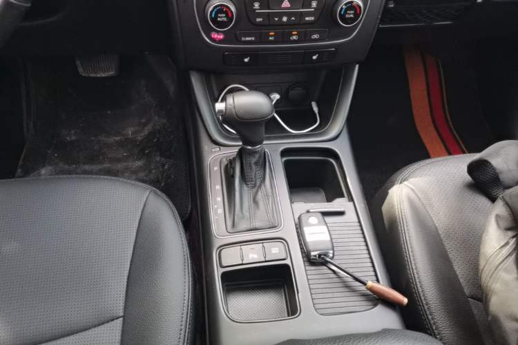 Used Kia Sorento 2013 2.2T 7-seat Diesel Comfort Edition Gear Lever