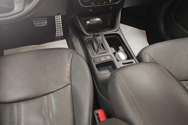 Used Kia Sorento 2013 2.2T 5-Seater Diesel Supreme Edition Gear Lever