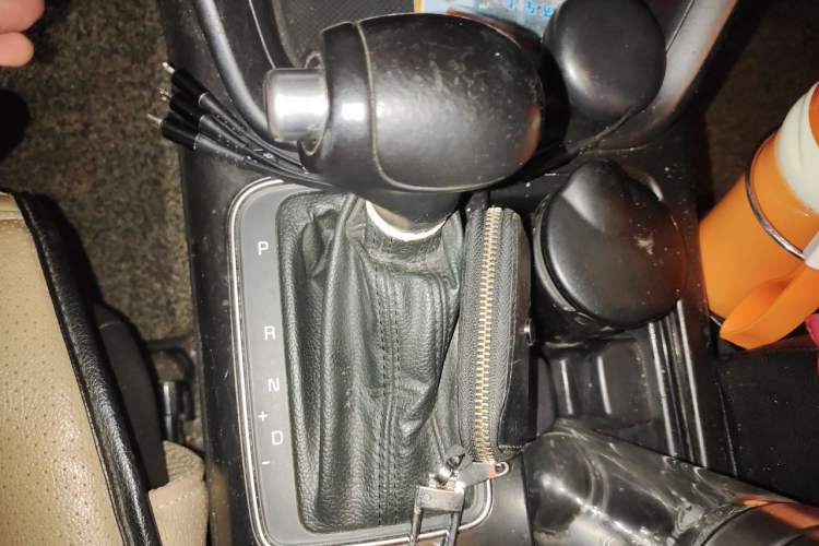 Used Kia Sorento 2013 2.4L 7-seat Gasoline Luxury Edition Gear Lever