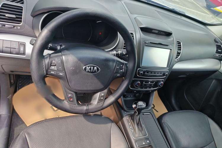 Used Kia Sorento 2013 2.4L 5-Seater Gasoline Supreme Edition Interior 1