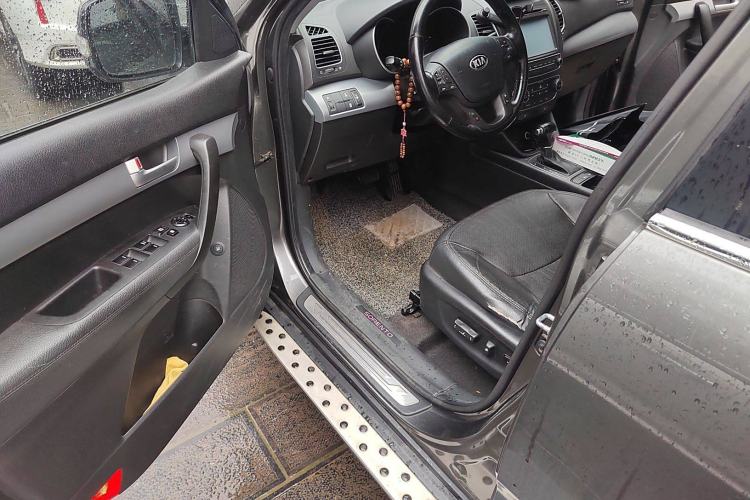 Used Kia Sorento 2013 2.2T 7-seat Diesel Luxury Edition Interior 3