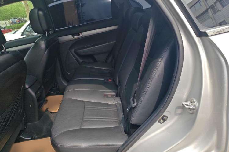 Used Kia Sorento 2013 2.4L 5-Seater Gasoline Supreme Edition Interior 3