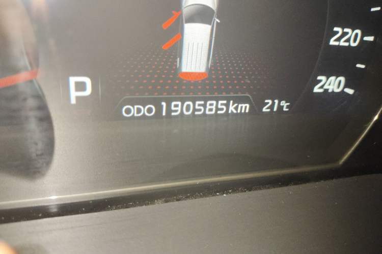 Used Kia Sorento 2013 2.4L 7-seat Gasoline Luxury Edition Odometer Close Up