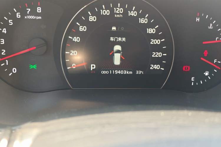 Used Kia Sorento 2013 2.4L 5-Seater Gasoline Comfort Version China IV Standard Odometer Close Up