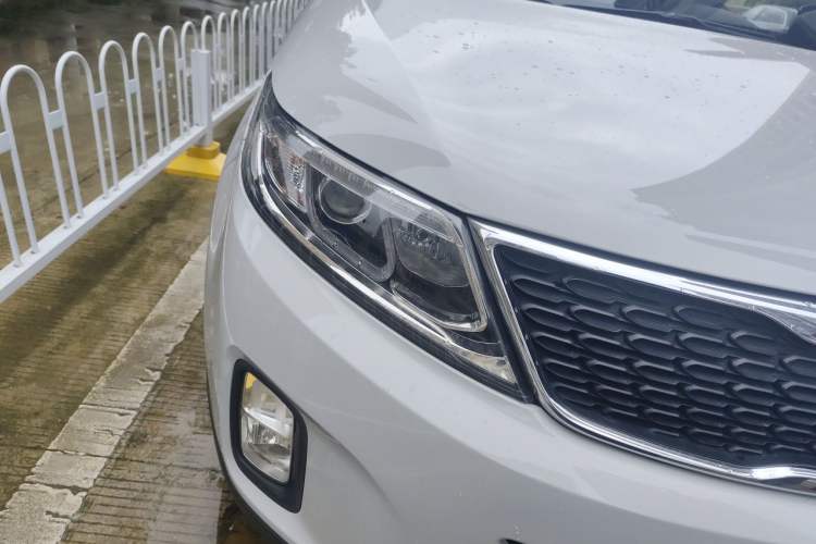 Used Kia Sorento 2013 2.4L 7-Seater Gasoline Luxury Version China IV Standard Right Front Headlight