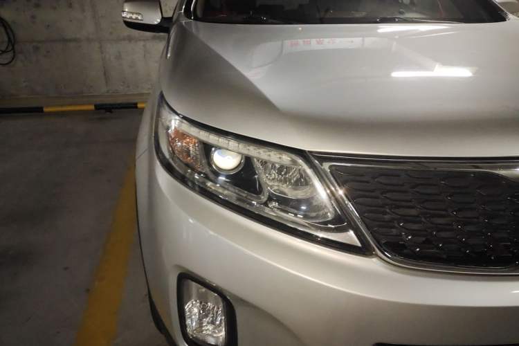 Used Kia Sorento 2013 2.4L 7-seat Gasoline Luxury Edition Right Front Headlight
