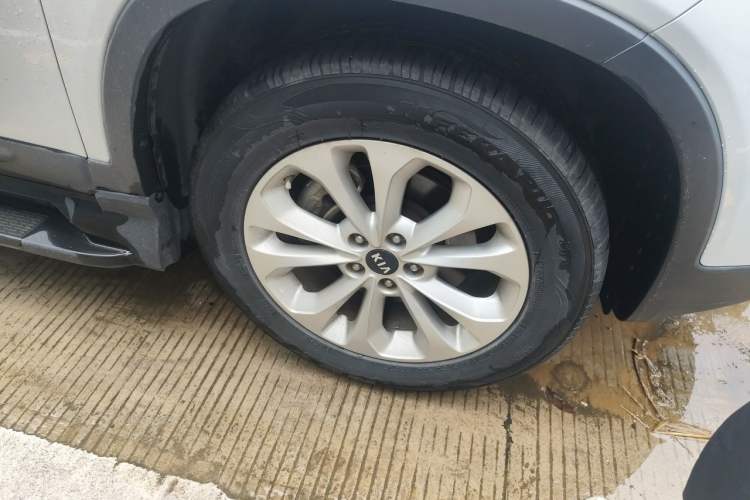 Used Kia Sorento 2013 2.4L 7-Seater Gasoline Luxury Version China IV Standard Right Front Wheel Hub