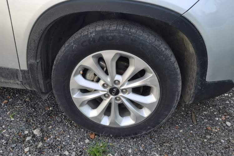 Used Kia Sorento 2013 2.2T 7-seat Diesel Comfort Edition Right Front Wheel Hub