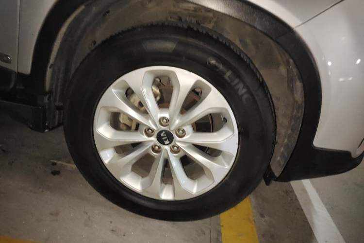 Used Kia Sorento 2013 2.4L 7-seat Gasoline Luxury Edition Right Front Wheel Hub
