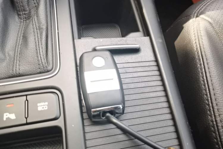Used Kia Sorento 2013 2.2T 7-seat Diesel Comfort Edition Vehicle Key