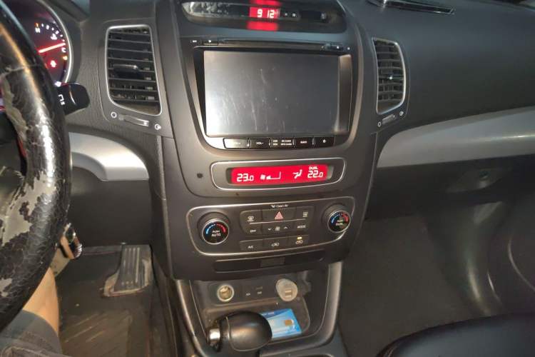 Used Kia Sorento 2013 2.2T 5-Seater Diesel Comfort Edition Audio And AC Panel