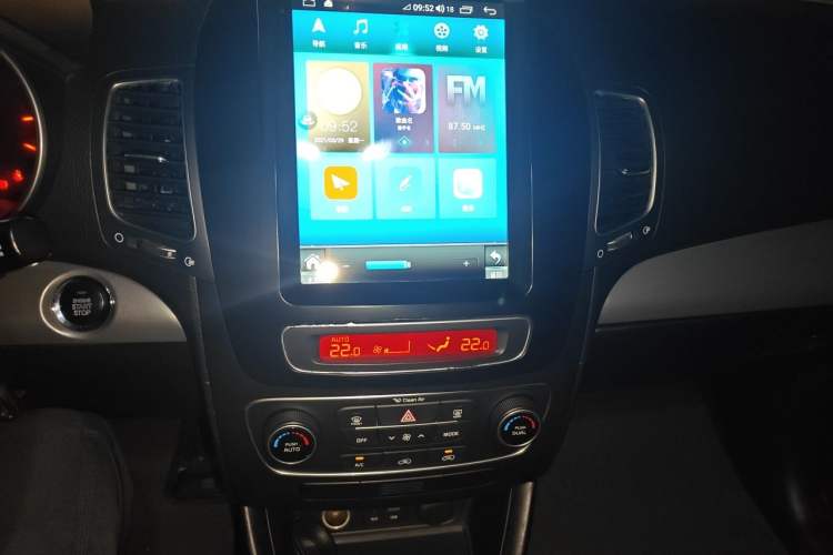Used Kia Sorento 2013 2.2T 5-Seater Diesel Comfort Edition Audio And AC Panel