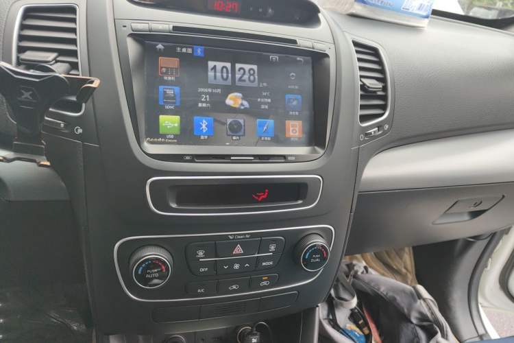 Used Kia Sorento 2013 2.4L 5-Seater Gasoline Comfort Version China IV Standard Audio And AC Panel