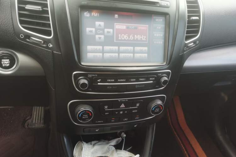 Used Kia Sorento 2013 2.2T 7-seat Diesel Luxury Edition Audio And AC Panel