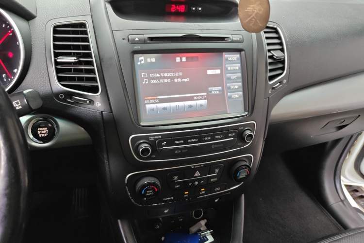 Used Kia Sorento 2013 2.2T 5-Seater Diesel Luxury Edition Audio And AC Panel