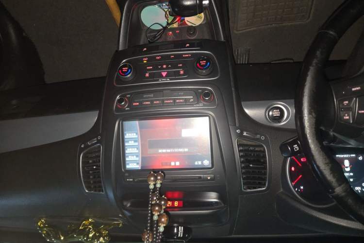 Used Kia Sorento 2013 2.2T 5-Seater Diesel Luxury Edition Audio And AC Panel
