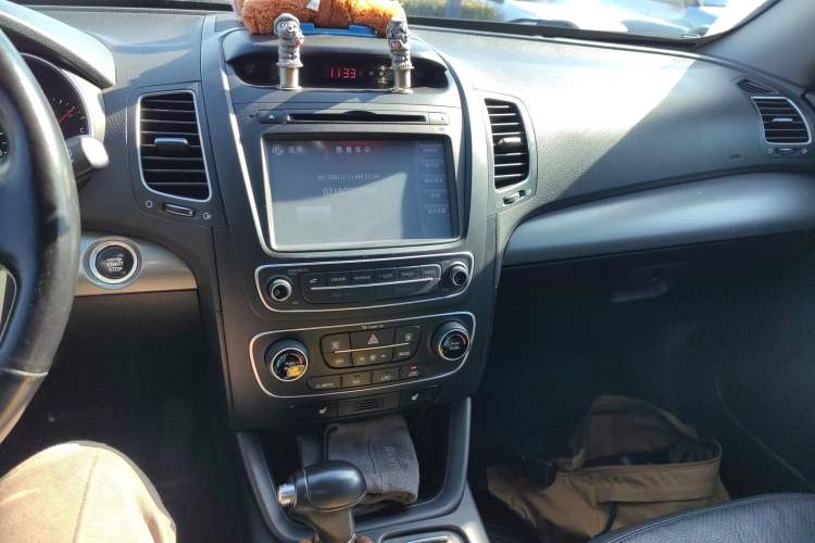 Used Kia Sorento 2013 2.4L 5-Seater Gasoline Luxury Version China V Standard Audio And AC Panel
