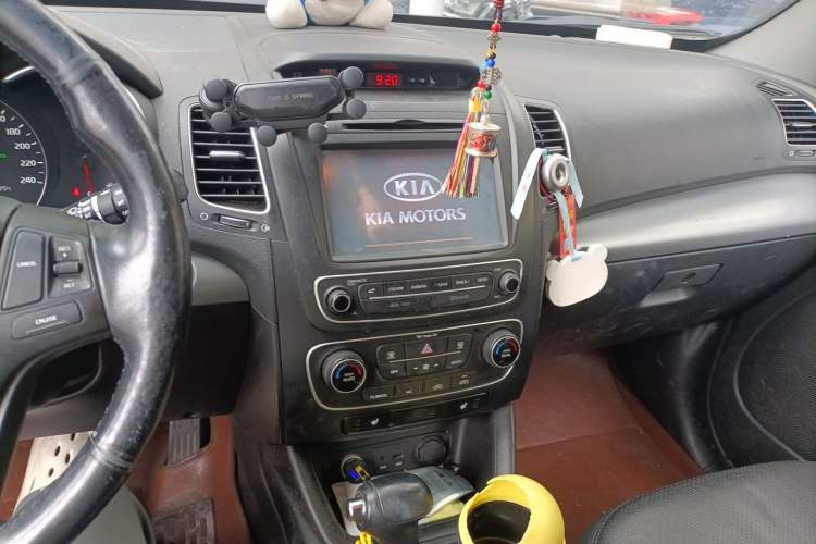 Used Kia Sorento 2013 2.4L 5-Seater Gasoline Luxury Version China IV Standard Audio And AC Panel
